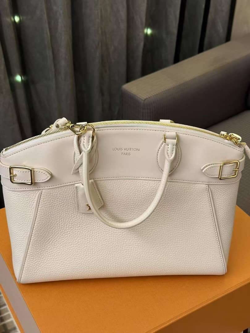 Vendôme MM Tote Bag – Crème Beige Leather with Gold Essentials