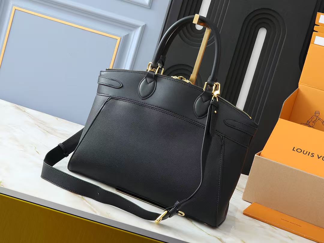 Vendôme MM Tote Bag – Crème Beige Leather with Gold Essentials